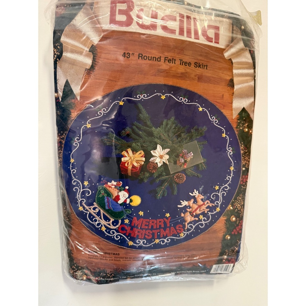 Vintage 1993 Bucilla Merry Christmas 43 Inch Round Felt Tree Skirt Kit 83019